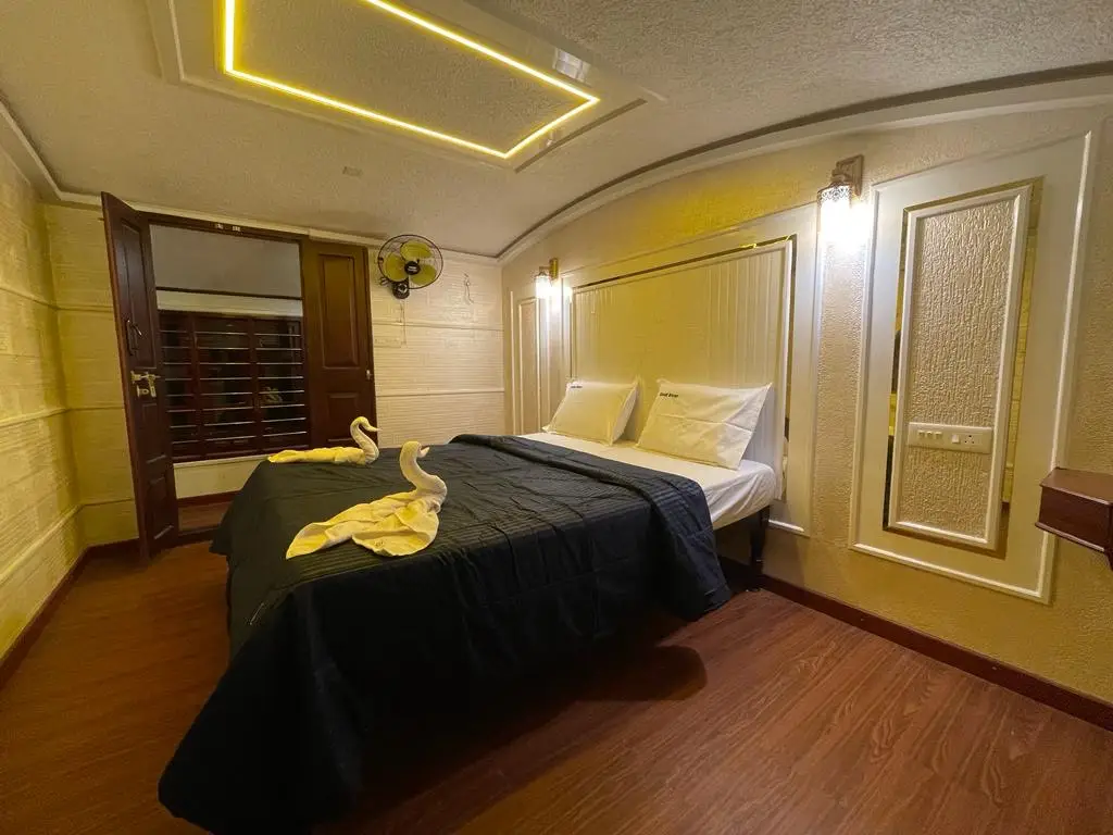 Third air-conditioned bedroom with panelled walls on an eight-bedroom houseboat
