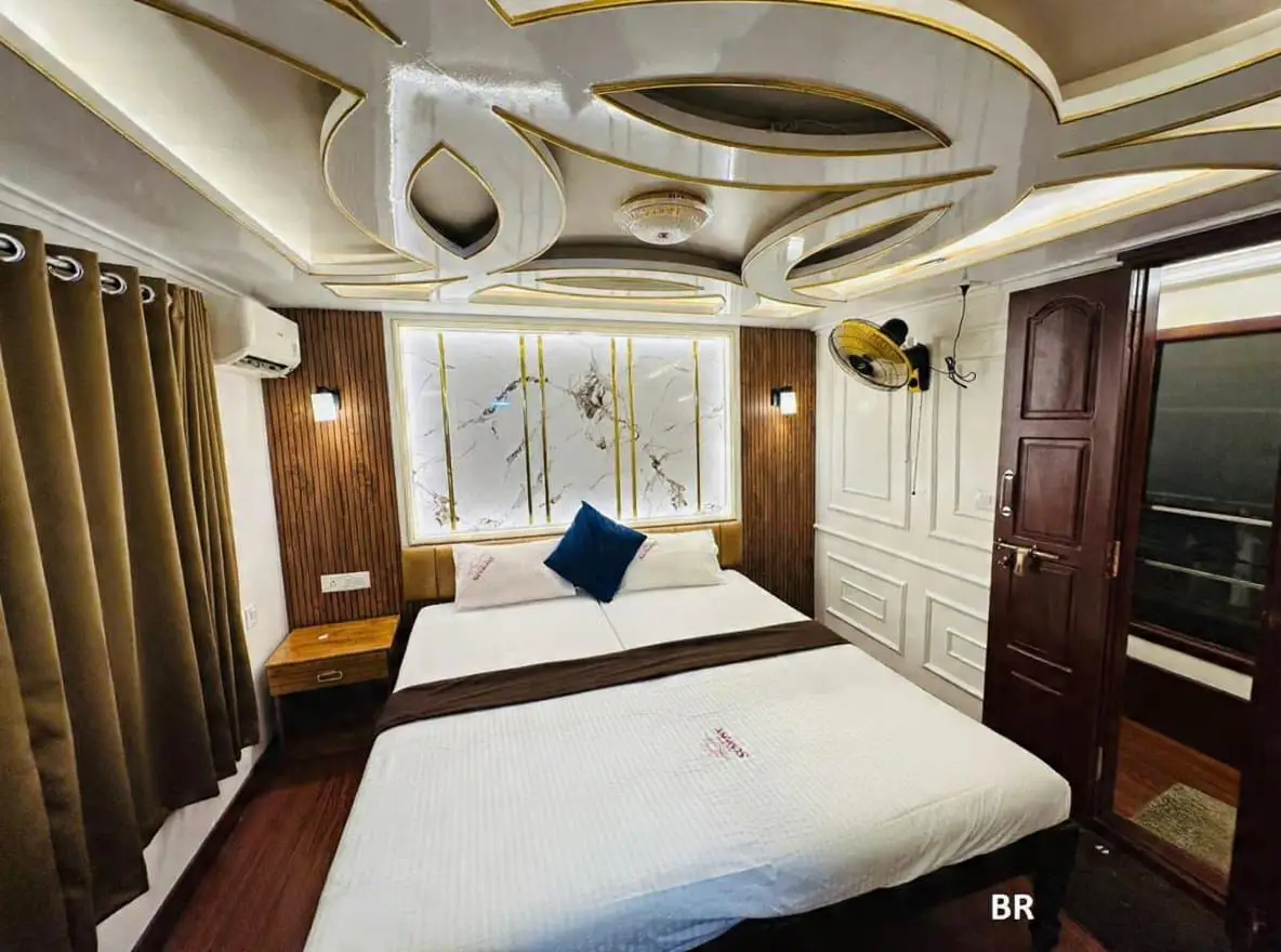 Third air-conditioned bedroom with wood panelling on a Kerala houseboat