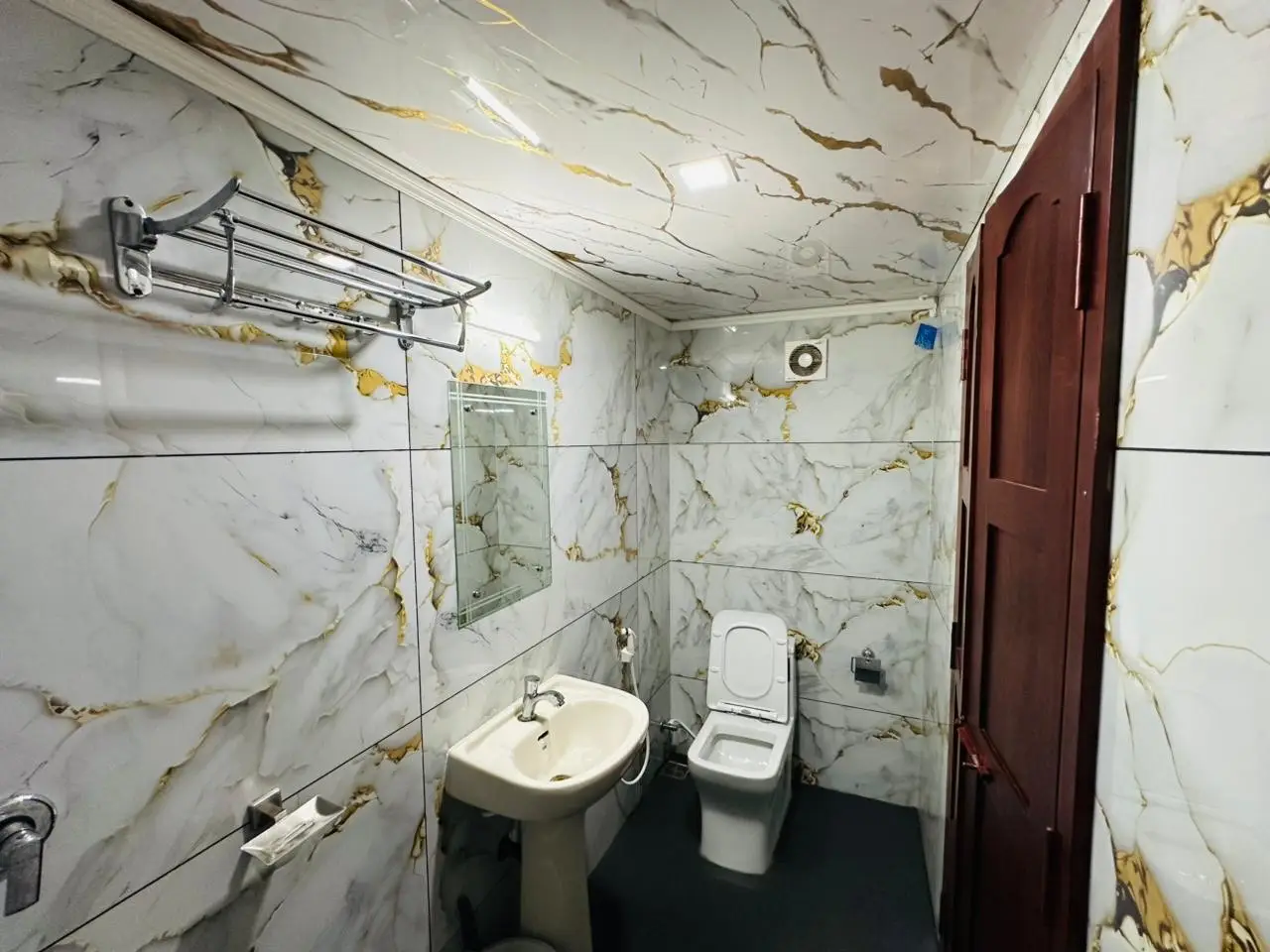 Second en-suite bathroom with wash basin on a four-bedroom Kerala houseboat