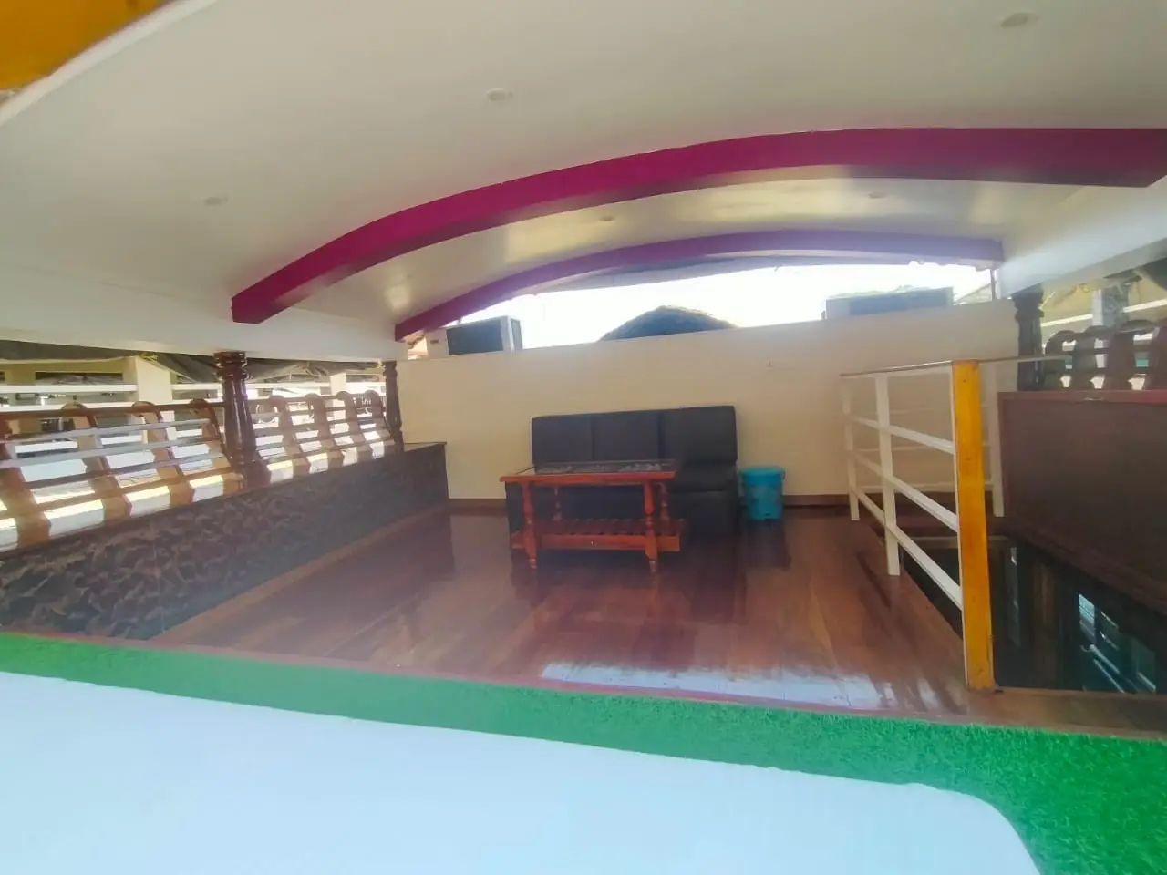 Covered upper deck seating area on a one-bedroom Alleppey houseboat